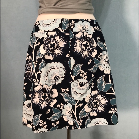 Ann Taylor Loft Floral Pencil Skirt 10 - Picture 3 of 3